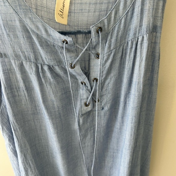 Allison Joy Light blue sleeveless blouse top size medium - Picture 5 of 6
